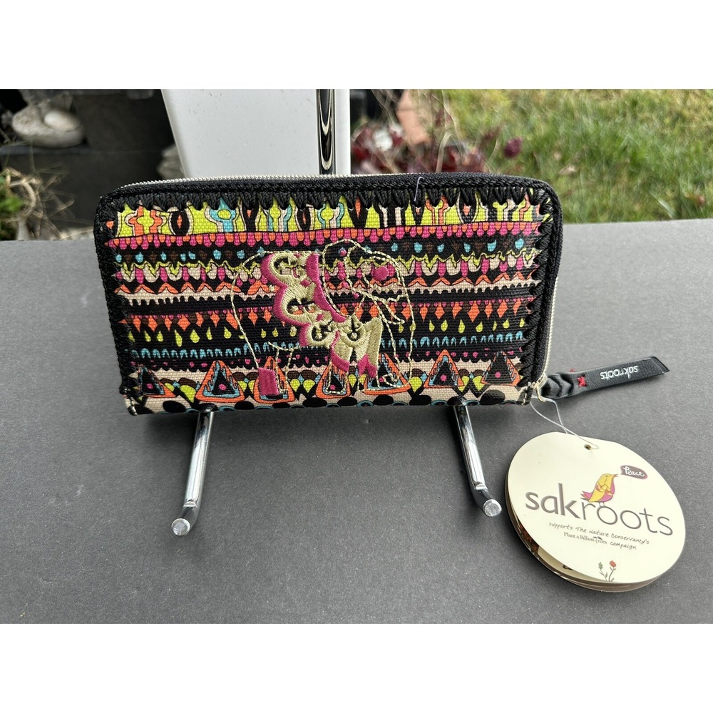 NWT Sakroots Wallet Zip Around Artist Circle 12‎ card slots